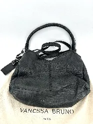 sac vanessa bruno en cuir noir souple porté épaule/bandoulière style bohème