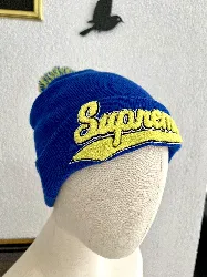 bonnet supreme x new era bleu et jaune à pompom
