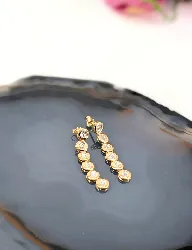 boucles d'oreilles ligne en 2 ors chacune ornée de 6 petits diamants or 750 millième (18 ct) 1,89g