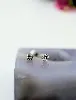 boucles d'oreilles puces chacune ornée d'un diamant d'environ 0,50ct or 750 millième (18 ct) 2,04g