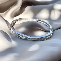 bracelet jonc ouvrant swarovski orné de strass