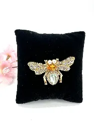 broche abeille métal doré ornée des strass et perles