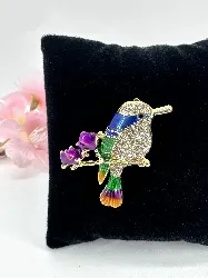 broche colibri en métal doré et émaillé ornée des strass blancs