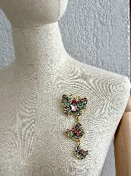 broche pavée d'oxydes en motif trois papillons en métal doré t5 x 13 cm