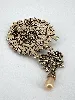 broche style métaillon vintage métal couleur bronze ornée de perles et strass
