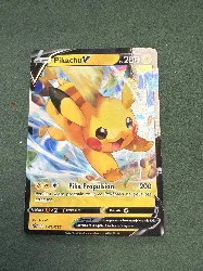 carte pokemon pikachu v swsh285