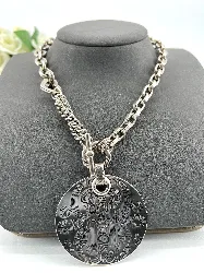 collier gas médaillon gravé et double fermoir