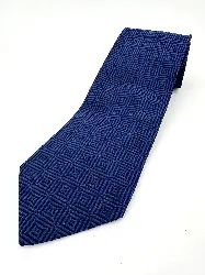 cravate 100% soie yves saint laurent bleu royal texturée à motifs carrés