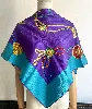 foulard / carré celine en soie dans des tons dominants bleu et violet