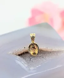 pendentif orné d'une citrine ovale facetté or 750 millième (18 ct) 1,39g