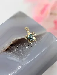 pendentif tortue pavée des oxydes bleus et blancs or 750 millième (18 ct) 0,70g