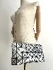 sac bandoulière issey miyake  baobao argenté avec chaîne amovible
