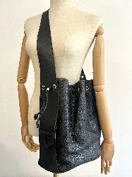 sac longchamp seau en cuir noir