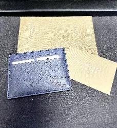 burberry porte-cartes en cuir avec logo perforé couleur bleu marine