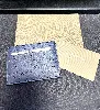 burberry porte-cartes en cuir avec logo perforé couleur bleu marine
