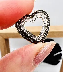 pendantif coeur serti de petits diamants blancs et champagne or 750 millième (18 ct) 1,86g