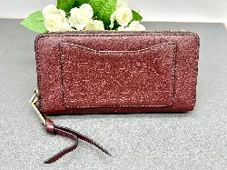 portefeuille zippé marc jacobs en cuir bordeaux