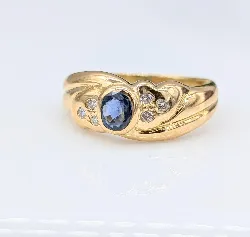 bague or centrée d'un saphir épaulé de 6 petits diamants or 750 millième (18 ct) 3,93g