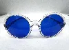 lunettes de soleil chanel avec des verres bleus et la monture et les branches transparentes