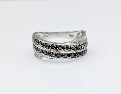 bague or blanc sertie de 2 lignes de diamants noirs et 1 ligne de diamants blancs or 750 millième (18 ct) 3,56g