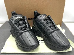 baskets basses burberry en cuir noir matelassé taille 36 eu