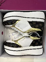 paire de chaussures guess camrio