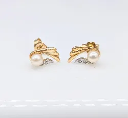 boubles d'oreilles 2 ors chacune ornée d'une perle de culture or 750 millième (18 ct) 0,94g