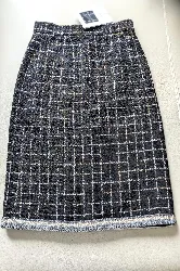 jupe chanel mi-longue en tweed noir et fils argentés et dorés t36