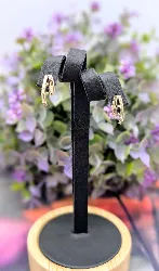 boucles d'oreilles chacune sertie d'un saphir forme navette or 750 millième (18 ct) 1,42g