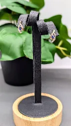 boucles d'oreilles en 2 ors chacune ornée d'un saphir et un petit diamant or 375 millième (9 ct) 0,72g