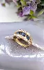 bague bandeau centrée de 3 saphirs entourés de 2 lignes de petits diamants or 750 millième (18 ct) 4,07g