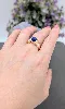 bague bombée centrée d'un lapis-lazuli rond en cabochon or 750 millième (18 ct) 7,87g