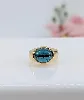 bague bombée sertie d'une tourmallne bleue en cabochon or 750 millième (18 ct) 6,31g