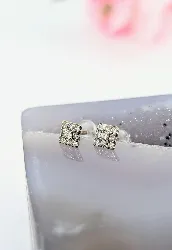 boucles d'oreilles puces carrées avec une pavage de petits diamants d'environ 0,20ct or 585 millième (14 ct) 0,56g