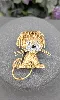 broche van cleef & arpels "lion ébouriffé" sertie de diamants et les yeux en émeraudes or 750 millième (18 ct) 19,66g