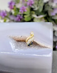 pendentif en 2 ors serti de 2 saphirs forme navette et un petit oxyde or 750 millième (18 ct) 0,94g