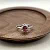 1930320 bague marguerite centrée d'une pierre rouge entourée d'oxydes t60 argent 925 millième (22 ct) 2,13g argent 925 millième (2