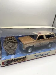 blazer chevrolet stranger things hooper + insigne police