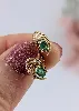 boucles d'oreilles forme papillon chacune sertie d'une émeraude et un petit diamant or 750 millième (18 ct) 1,05g