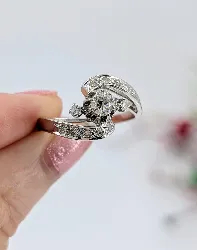 bague ruban en or blanc et platine sertie de diamants d'environ 0,40caras au total or 750 millième (18 ct) 3,89g