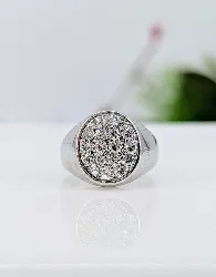 bague chevalière en or blanc ornée d'une pavage de diamants d'environ 0,54ct au total or 750 millième (18 ct) 9,15g