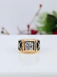 bague chevalière en or émaille noir centrée d'un oxyde carré or 750 millième (18 ct) 12,30g