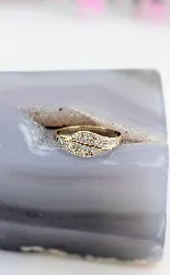 bague en 2 ors forme vagues croisées sertie de 2 petits diamants or 375 millième (9 ct) 1,17g