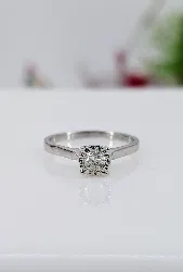 bague or blanc centrée d'un diamant d'environ 0,30ct taille ancienne or 750 millième (18 ct) 3,17g