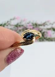 bague rubans croisés en or centrée d'un saphir ovale or 750 millième (18 ct) 1,41g