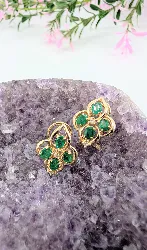 boucles d'oreilles clips chacune sertie de 4 émeraudes et 2 petits diamants or 585 millième (14 ct) 4,60g
