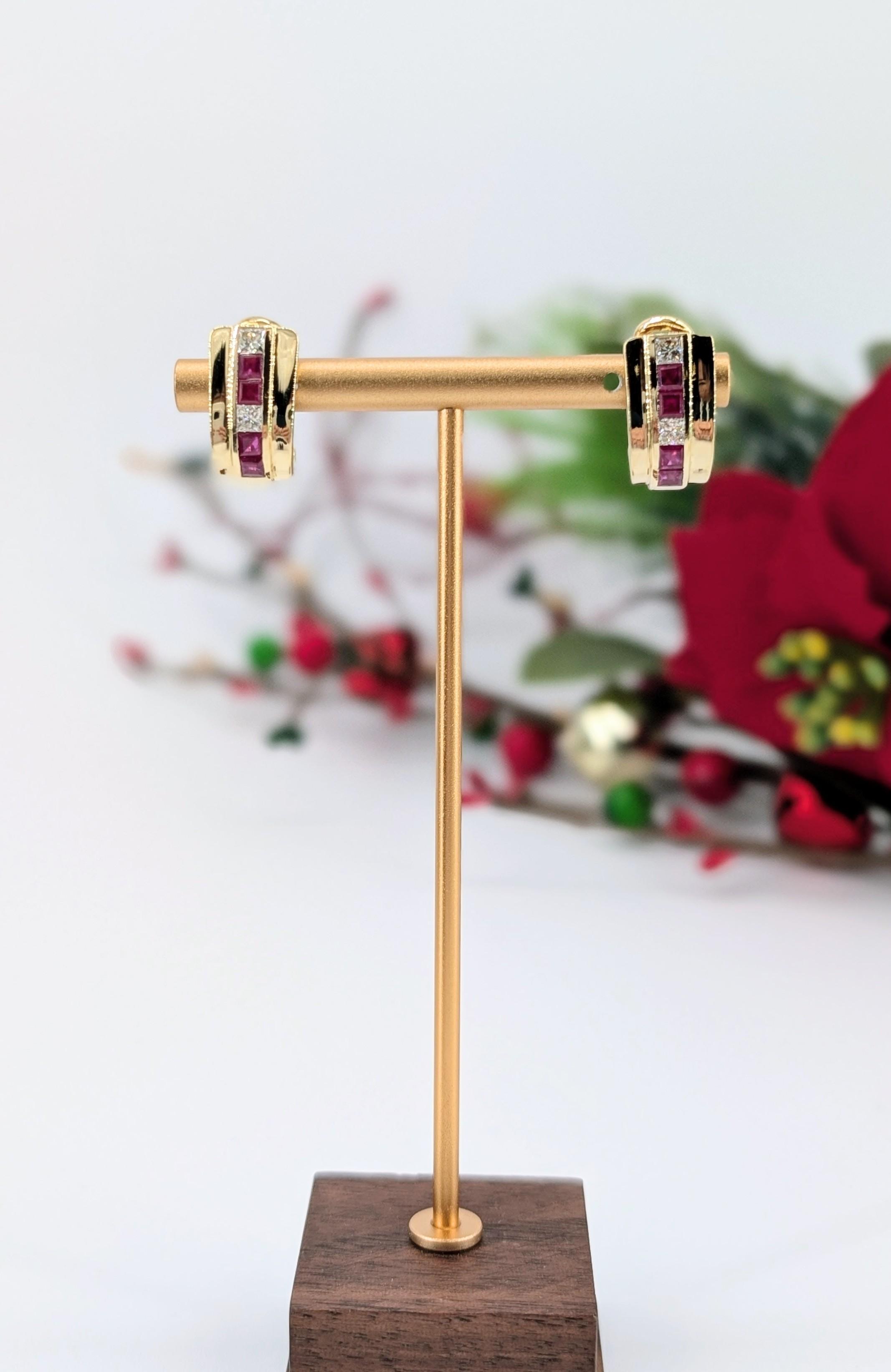 Boucles d'oreilles demi créoles large serties des rubis et diamants taille princesse Or 750 Millième (18 CT) 11,47g