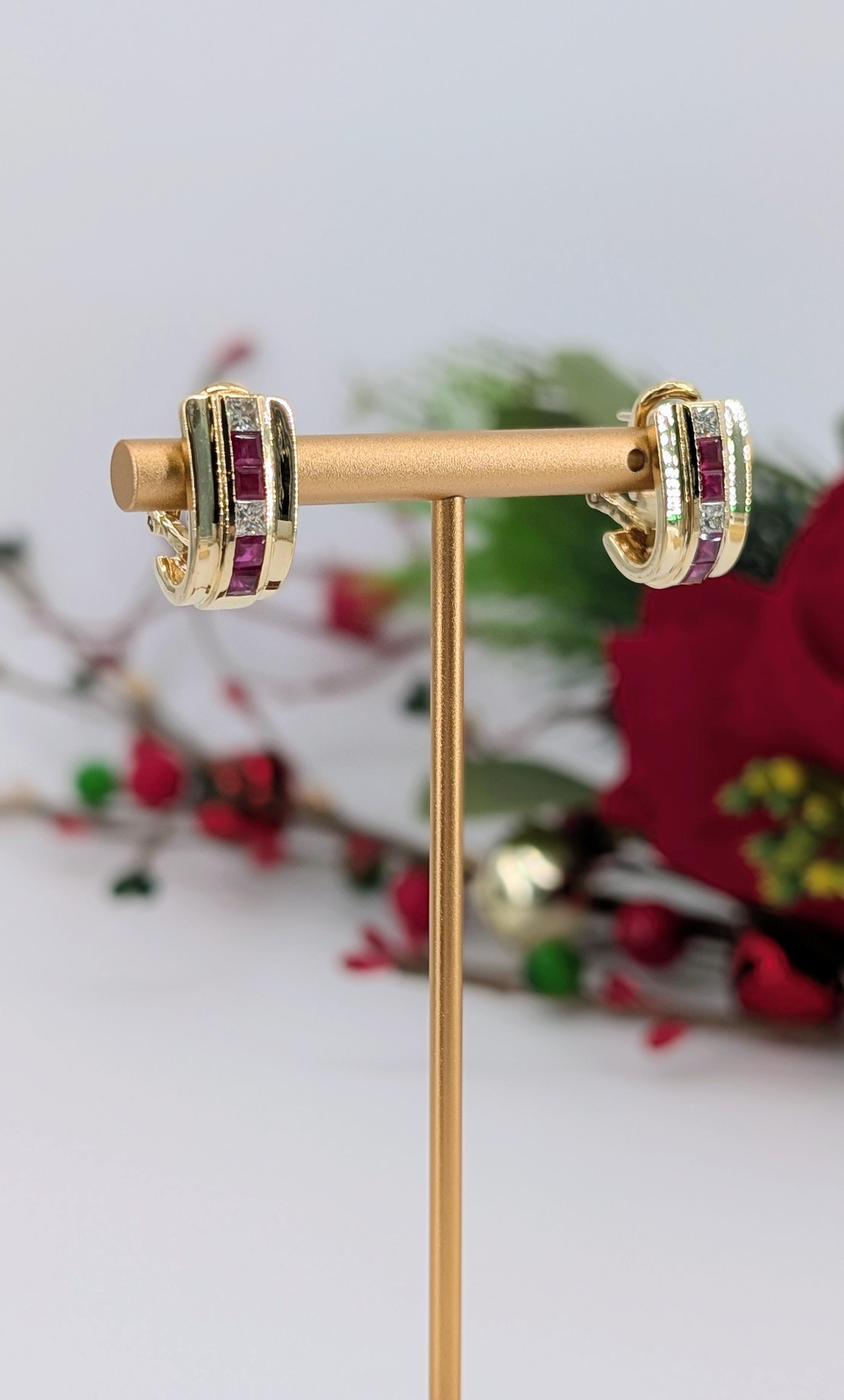 Boucles d'oreilles demi créoles large serties des rubis et diamants taille princesse Or 750 Millième (18 CT) 11,47g