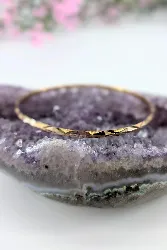 bracelet jonc en or rose orné des motifs limés or 750 millième (18 ct) 5,53g