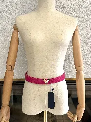 ceinture louis vuitton essential v 30mm en cuir fuchsia